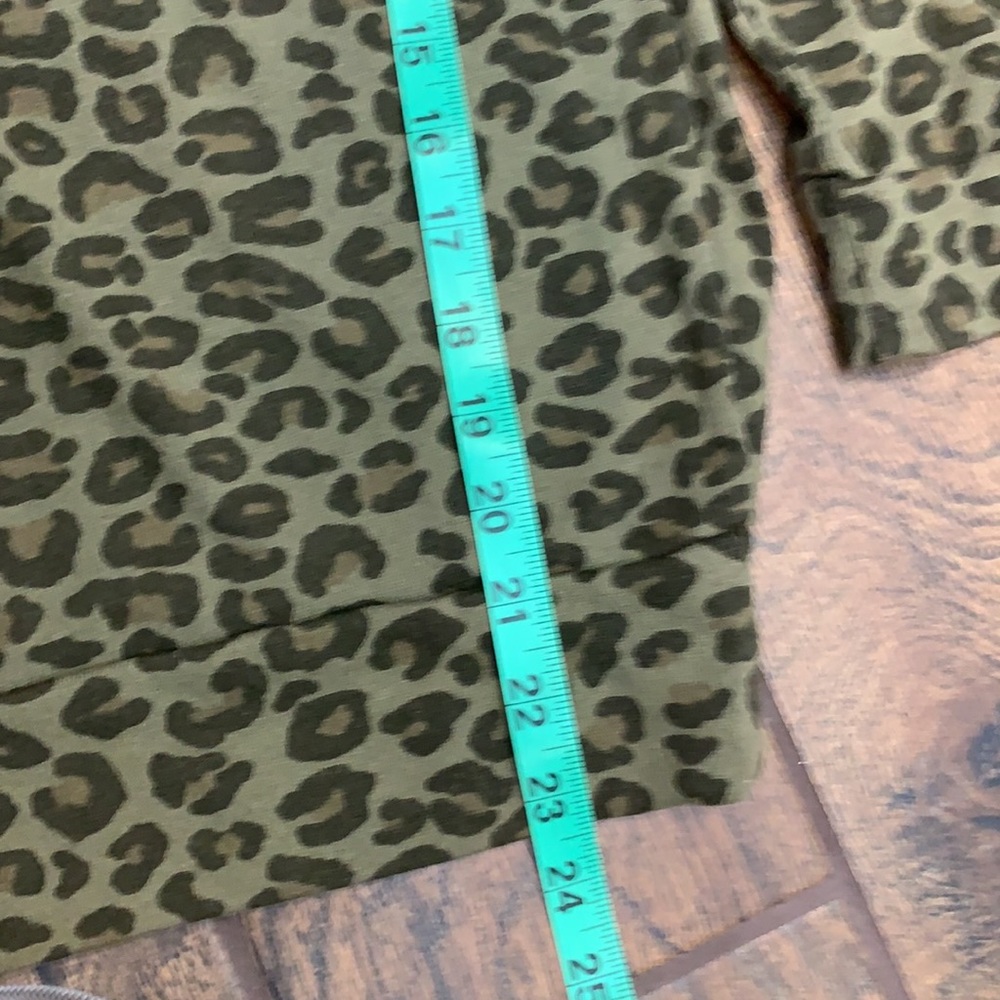 🦋 3 for $30! Like new! Leopard Sweatshirt with Jeweled Shoulders Rue 21 - Picture 11 of 11